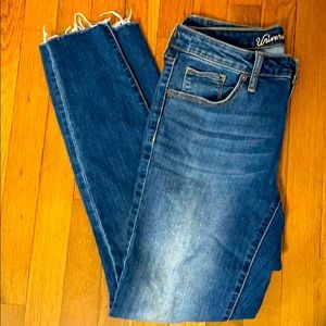 Universal Threads Stretchy Skinny Jeans.  Size 8